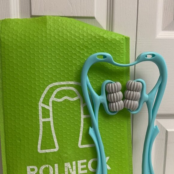 Neckbud Massage Roller, Blesnia Rolneck Neck Massager - Picture 6 of 6